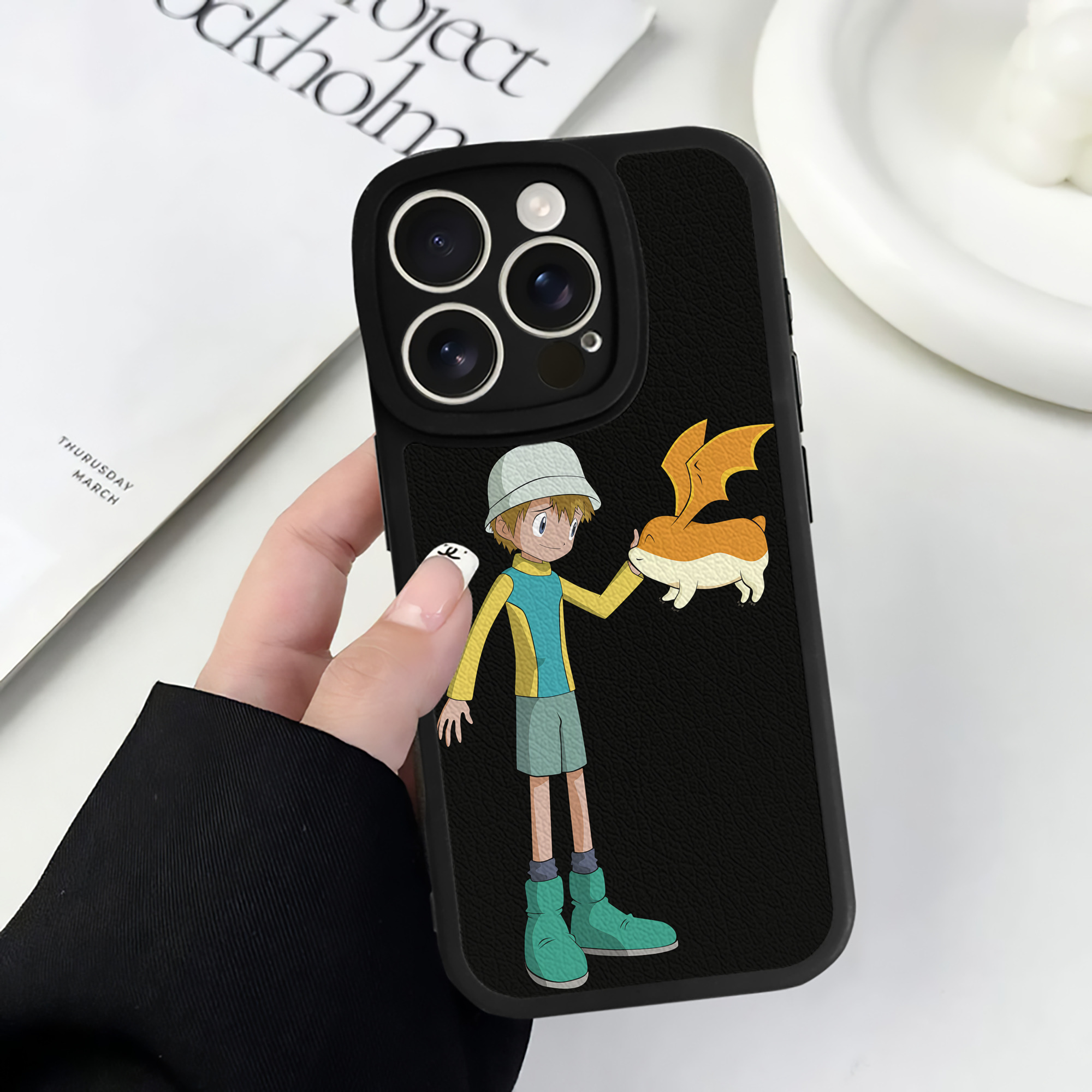 （画像用） Digimon デジタルモンスター/デジモン 【iPhone 16シリーズ対応】シリコンスマホケース（レザー調） 材質：シリコン